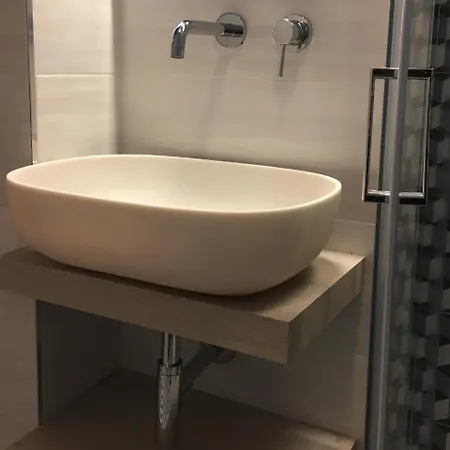 Moniga Hotel 3*